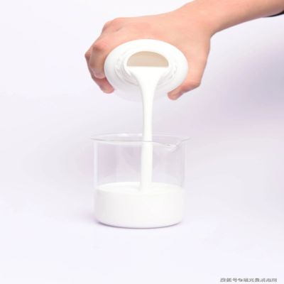 열에 민감한 지연 반응 다이아민 경화제 XY 311는 TDI 또는 MDI를 기반으로 한 대칭 분자 구조와 나트륨 염화도 적합한 주름 폴리우레탄 시스템으로 구성된 아로마틱 다이아민